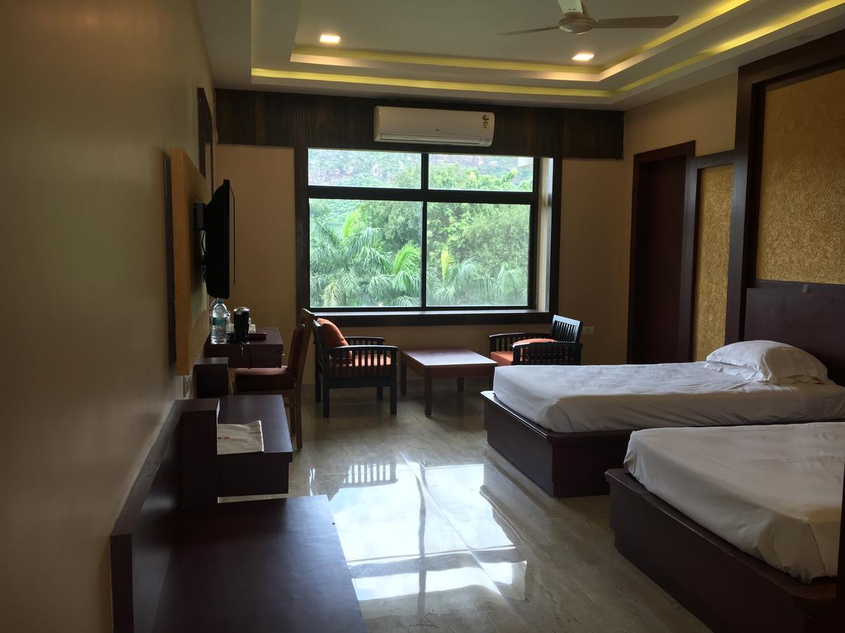 Indo Hokke Hotel Rajgir Bagian luar foto